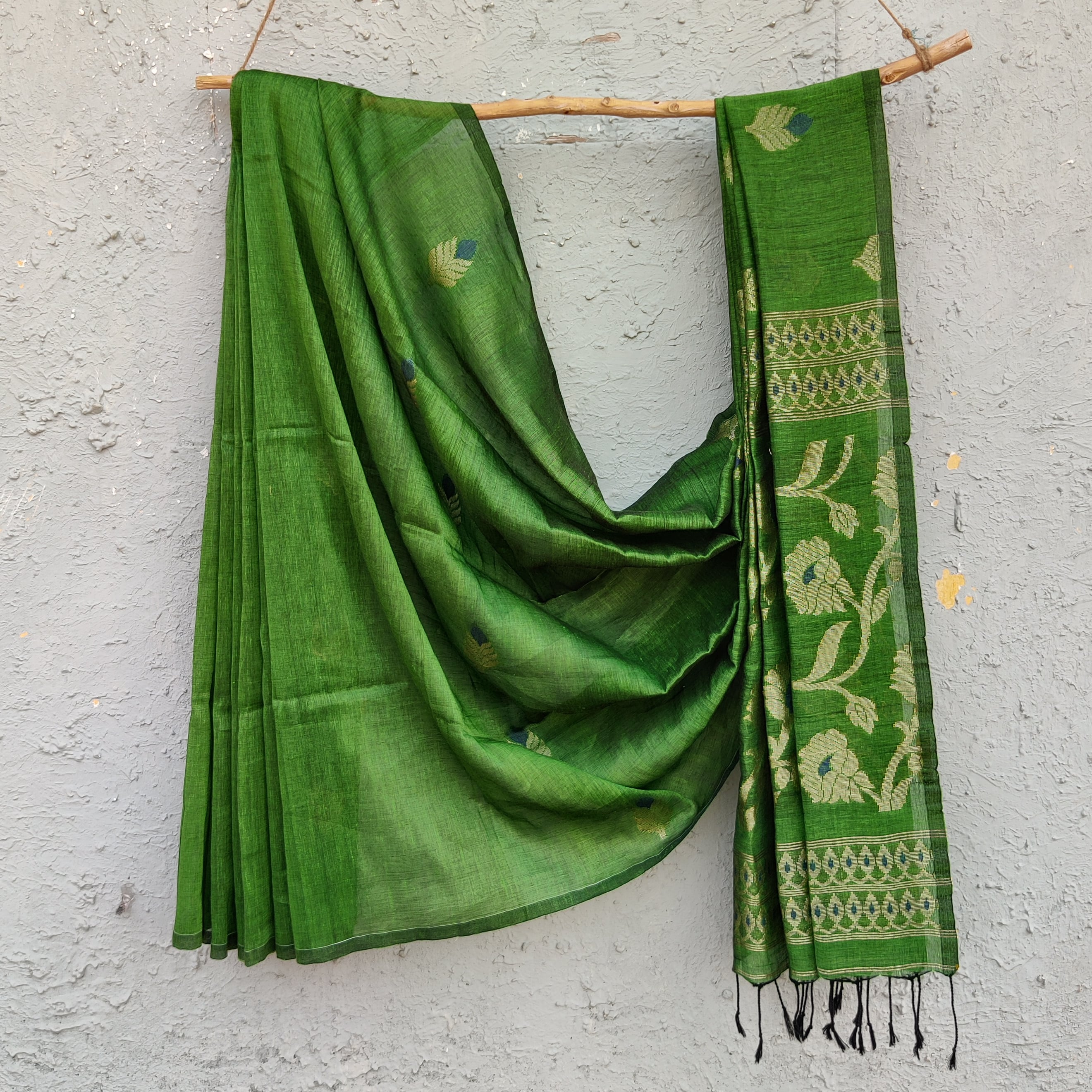 The Mehka Handcrafted Linen Saree