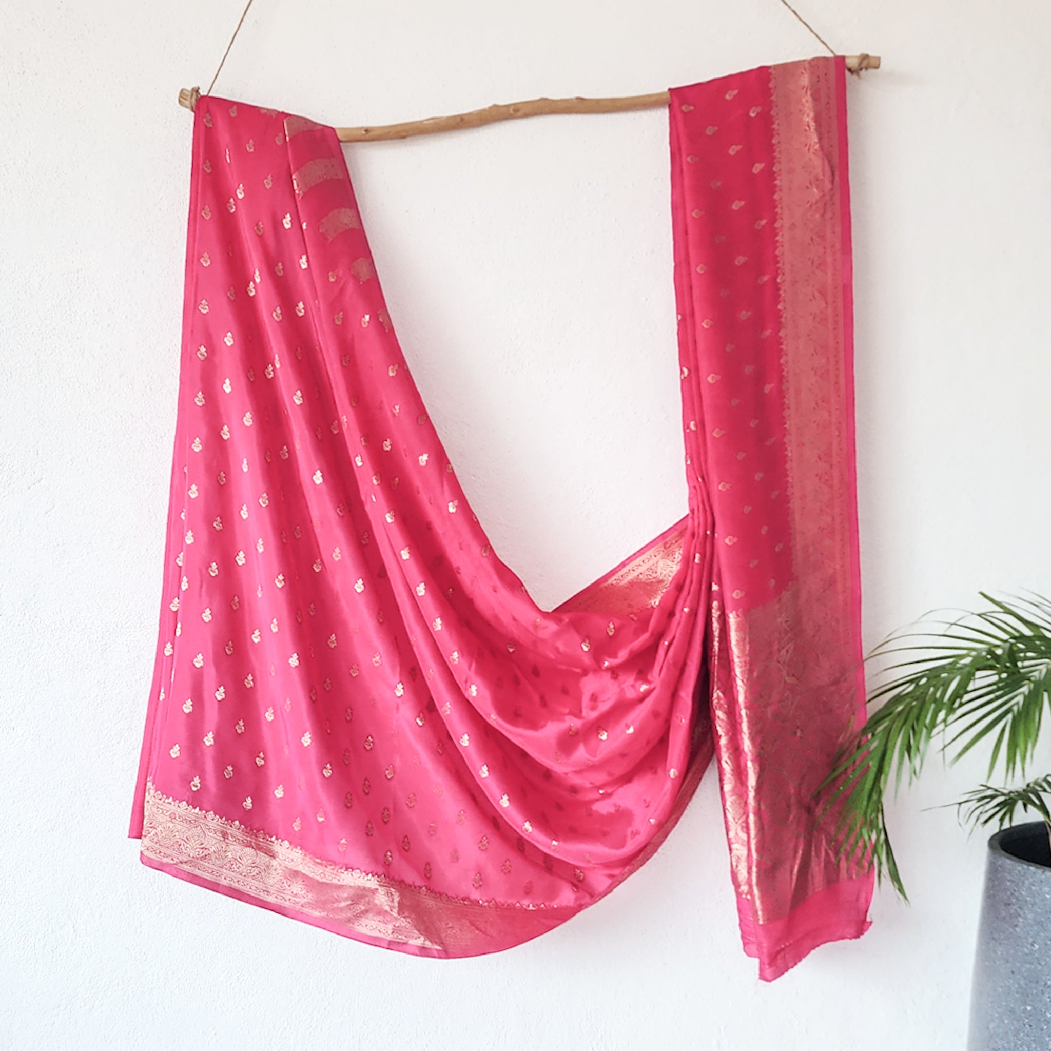 Home Rashiya RASIYA -Banarasi Pink With Zari Flower Motif Saree – Sanskruti