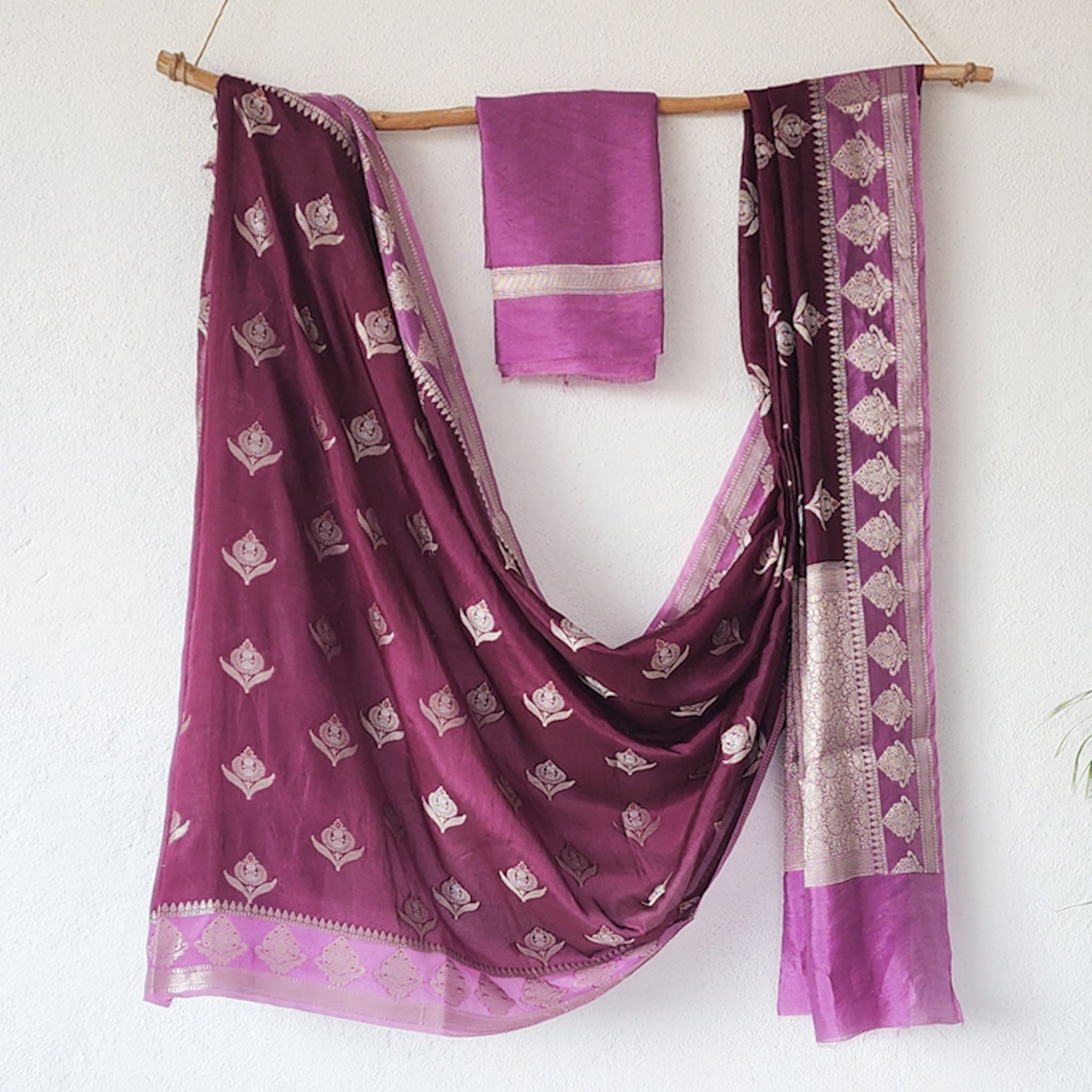 RASIYA -Banarasi Magenta With Pink And Zari Flower Motif Saree – Sanskruti