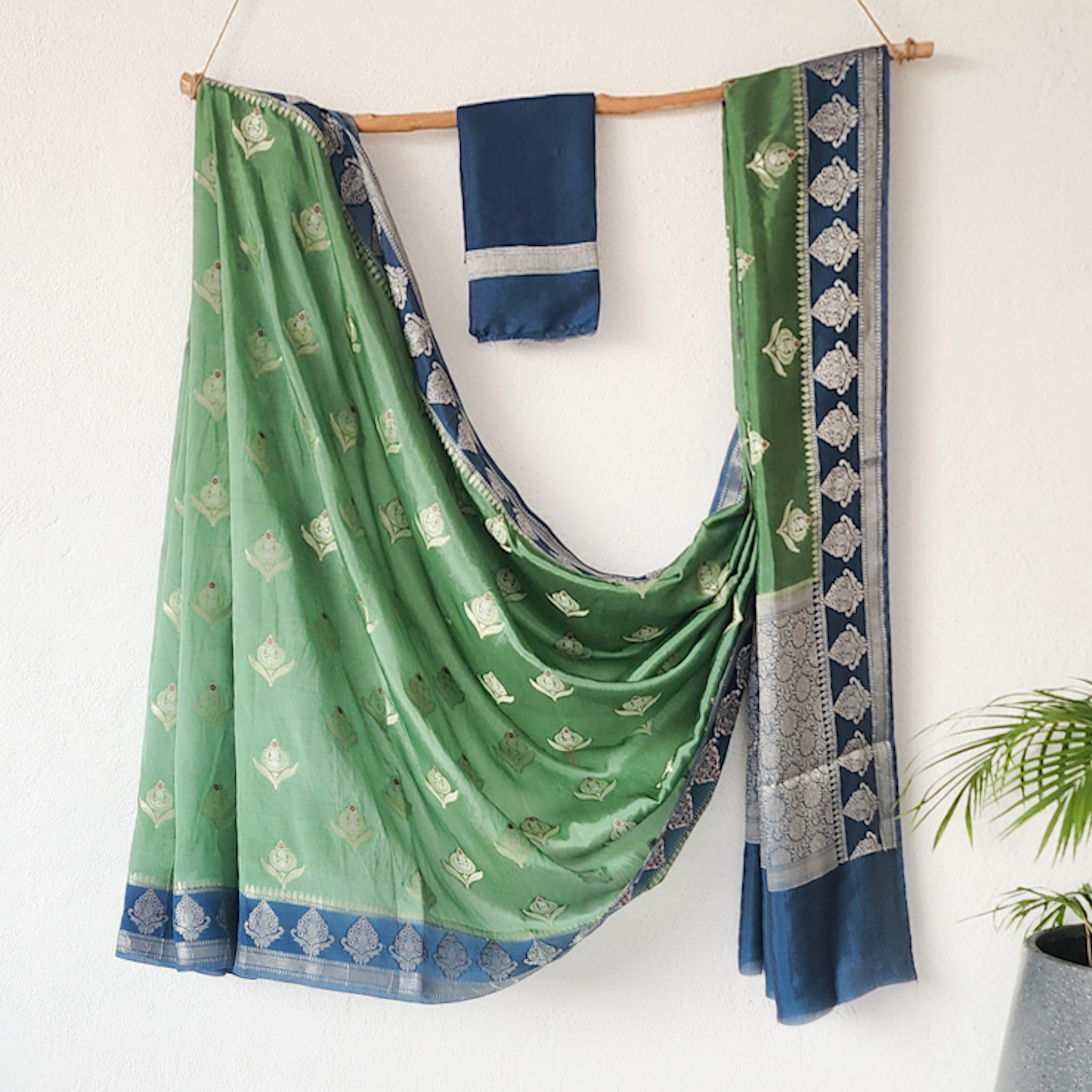 Home Rashiya RASIYA -Banarasi Green With Blue And Zari Flower Motif Saree – Sanskruti