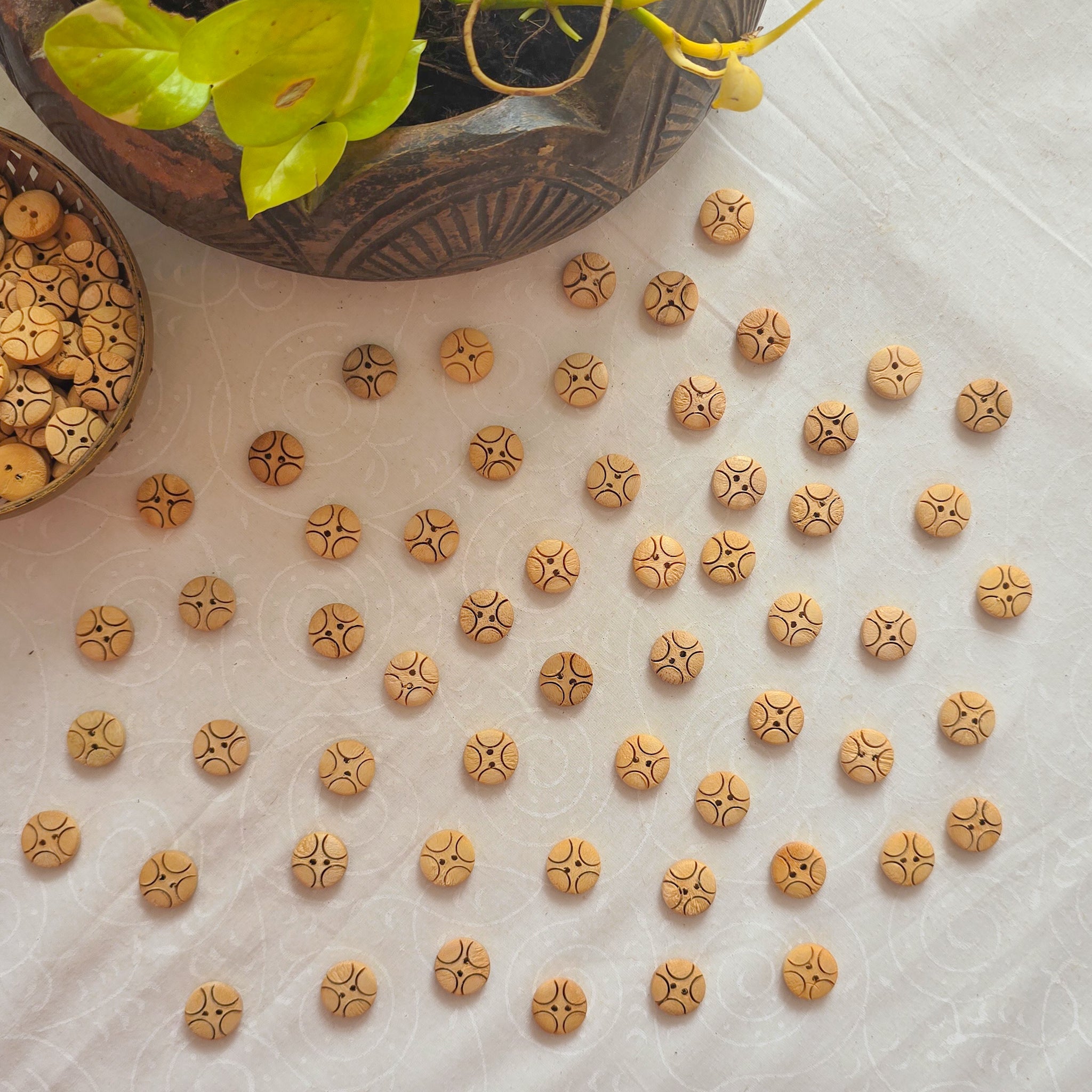 Pack Of 5 Wooden Buttons With A Printed Smiley Pattern – Sanskruti