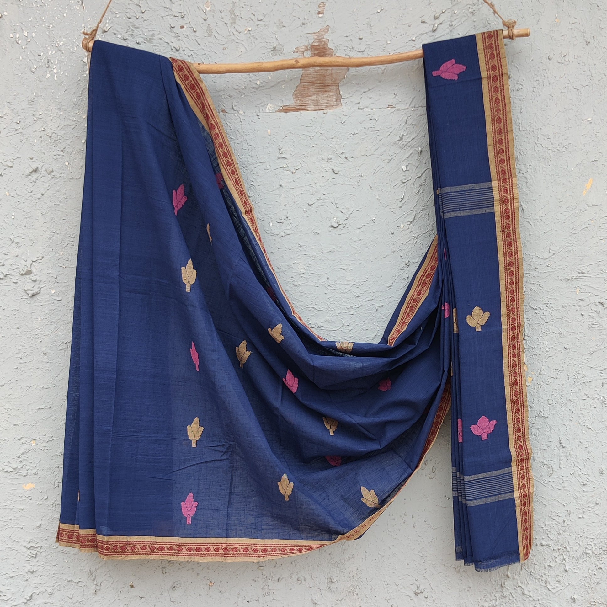 MALKHA-Handloom Navy Blue With Pink And Cream Flower Saree – Sanskruti