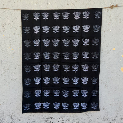 ( Precut 2.62 Meter ) Pin Shibori Navy Black With White Lotus Motif Tie And Dye Fabric