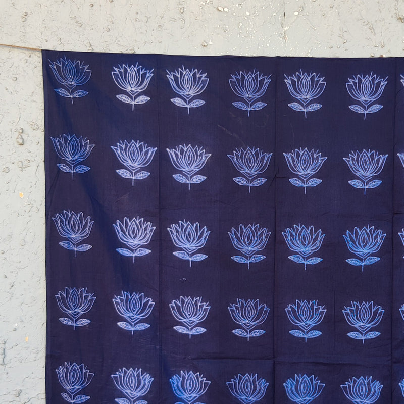 ( Precut 2.62 Meter ) Pin Shibori Navy Blue With White Lotus Motif Tie And Dye Fabric