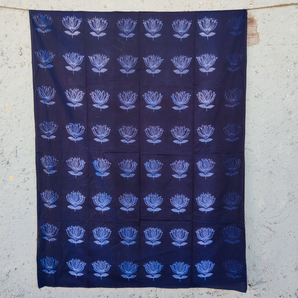 ( Precut 2.60 Meter ) Pin Shibori Navy Blue With White Lotus Motif Tie And Dye Fabric