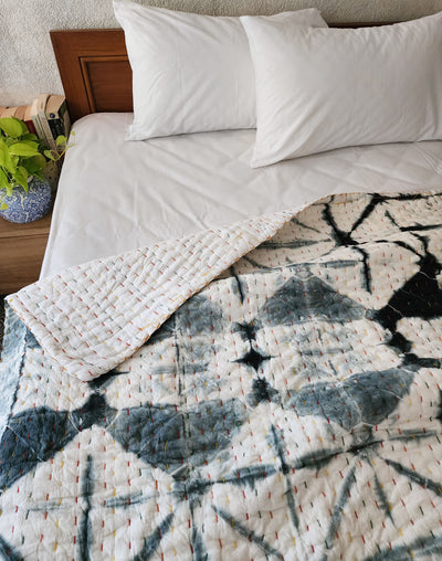 AASHIYAAN - Pure Cotton Shibori Tie And Dye Ombre Kaatha Hand Stitched  Reversible Bedspread Cum Quilt Razai Black