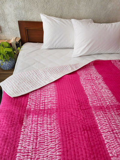 AASHIYAAN - Pure Cotton Shibori Tie And Dye Ombre Kaatha Hand Stitched  Reversible Bedspread Cum Quilt Razai Pink