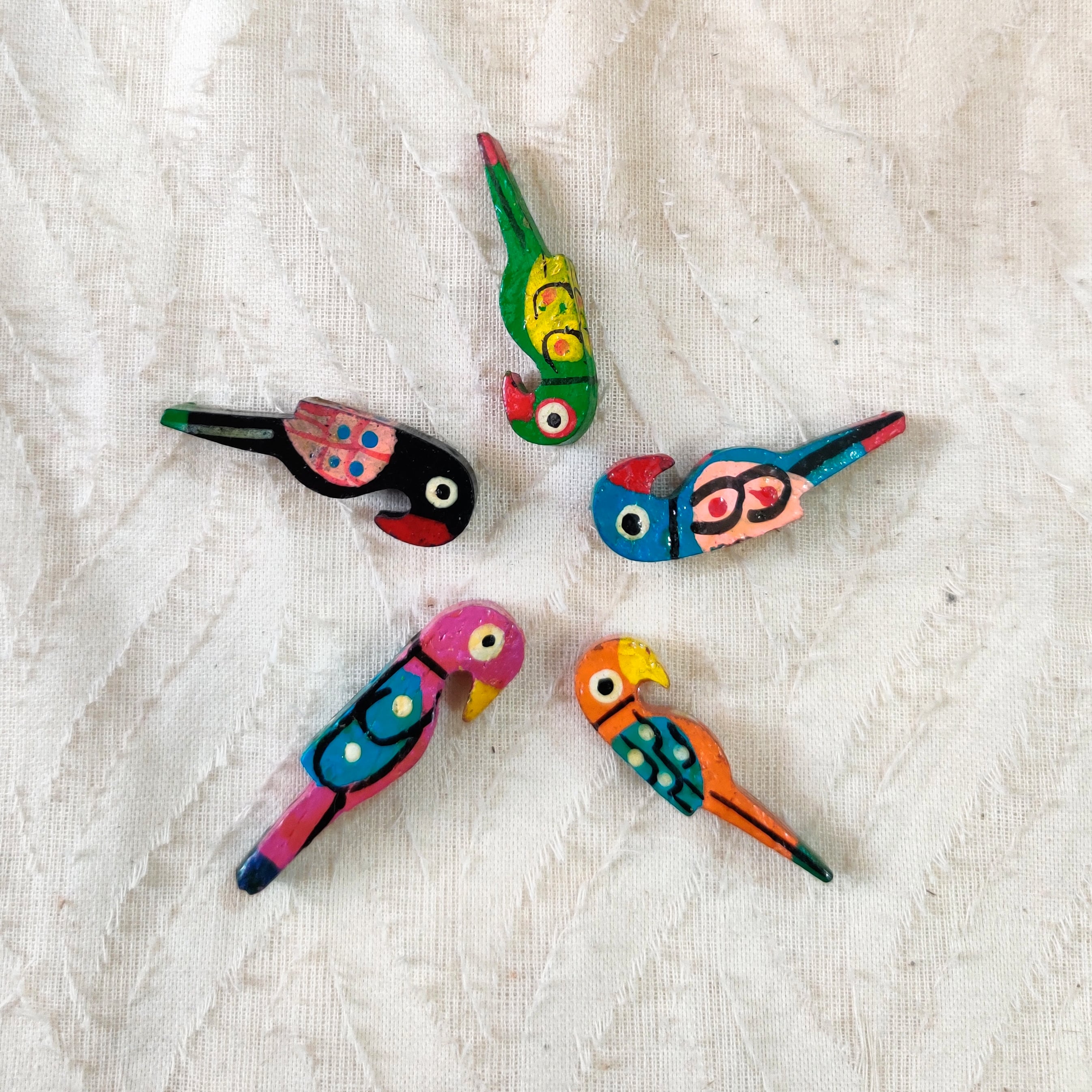 Pack Of 5 Multi Colour Parrot Buttons – Sanskruti