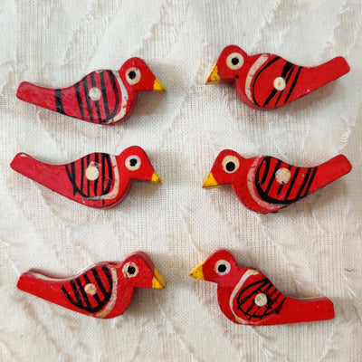 Pack Of 6 Red Birdie Buttons