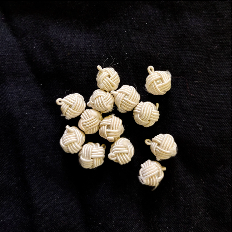 Pack Of Five Off White Round Tangled Rubber Button – Sanskruti
