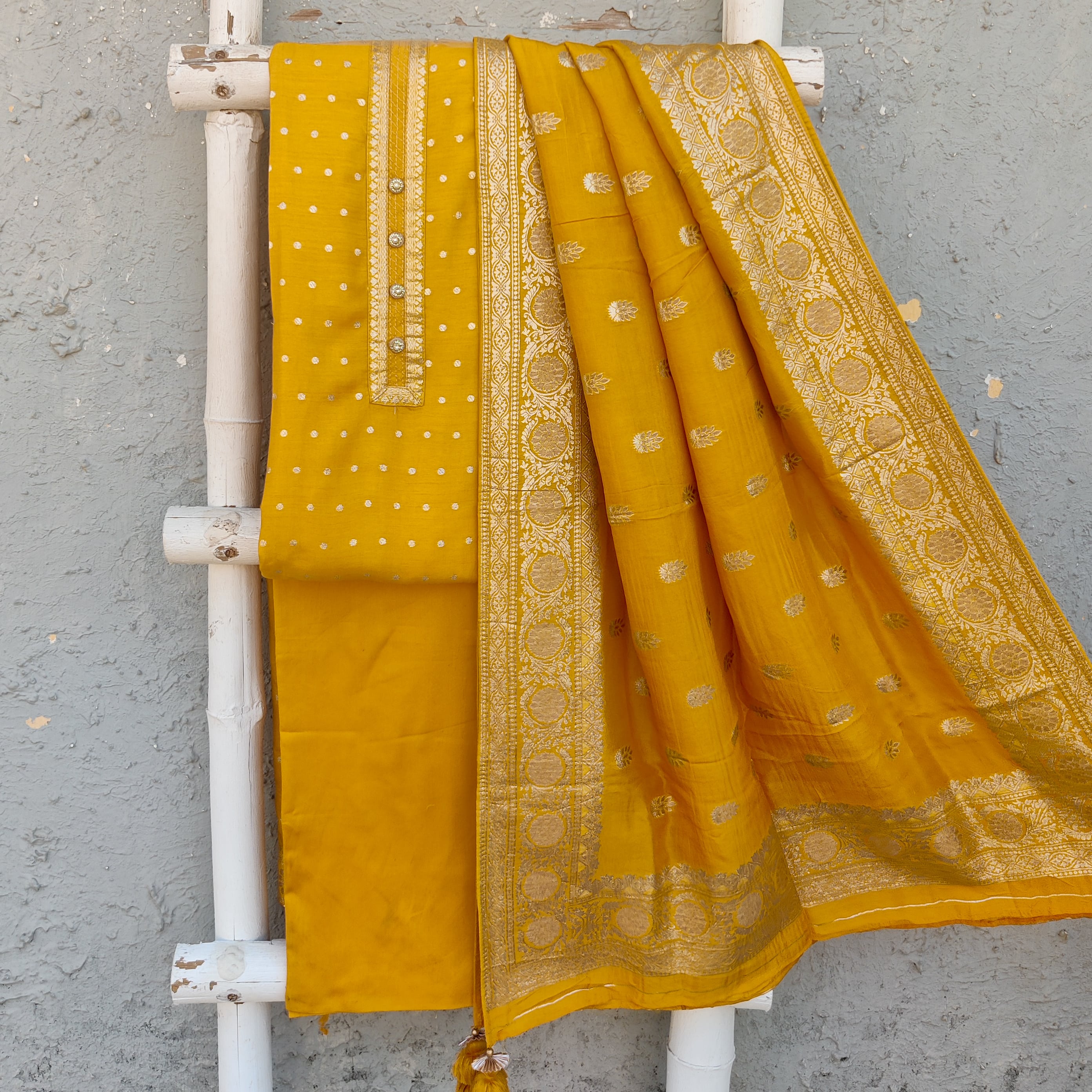 RANISA - Dola Silk Top With Plain Bottom And A Beautiful Banarasi Dupa ...